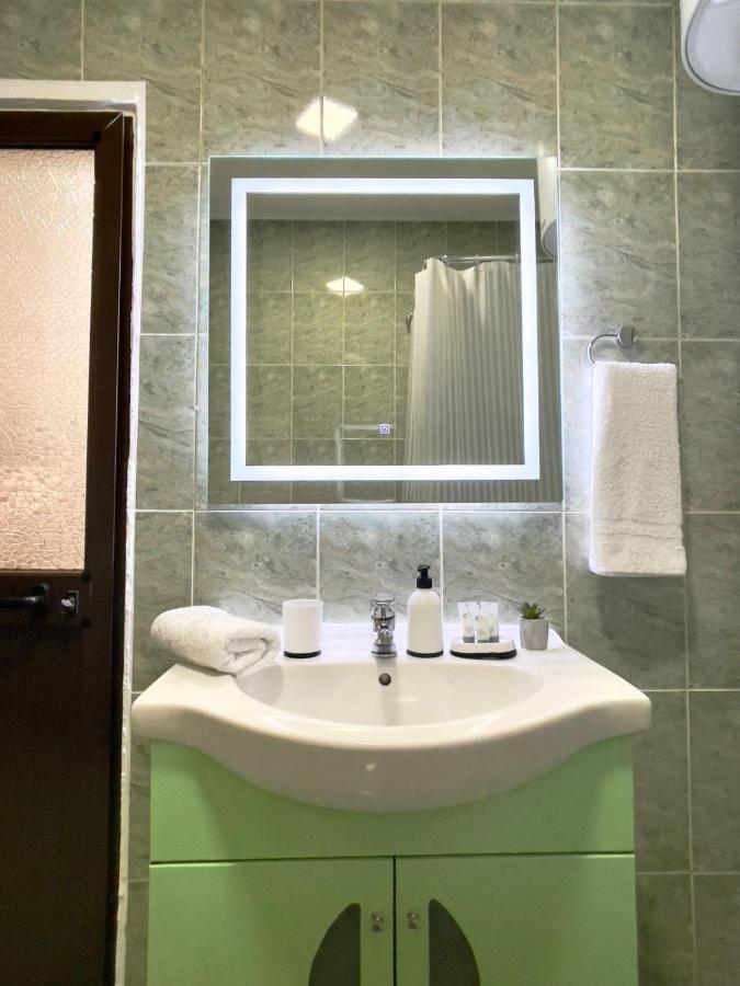 Maris Apartment Tirana Buitenkant foto