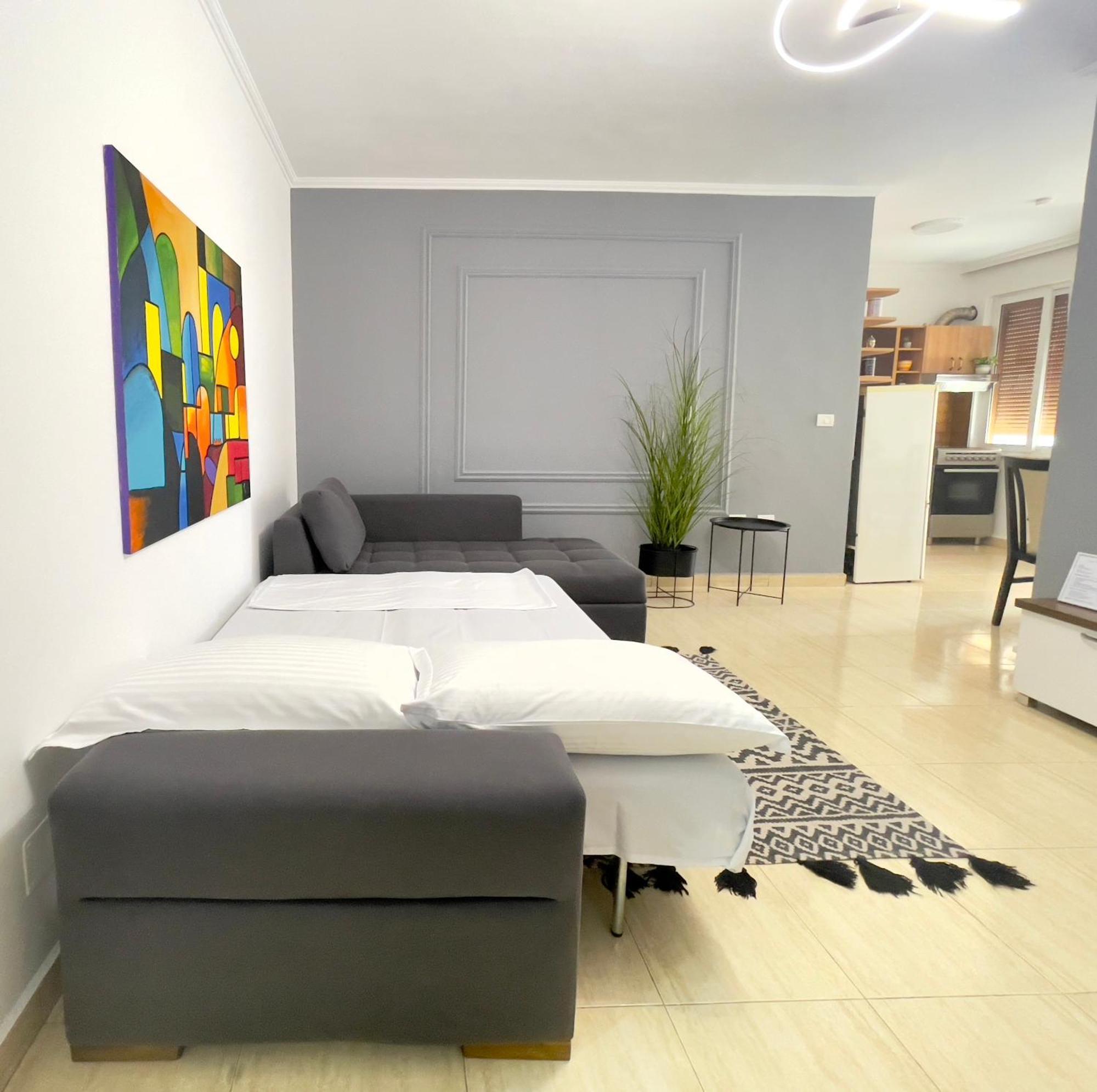 Maris Apartment Tirana Buitenkant foto