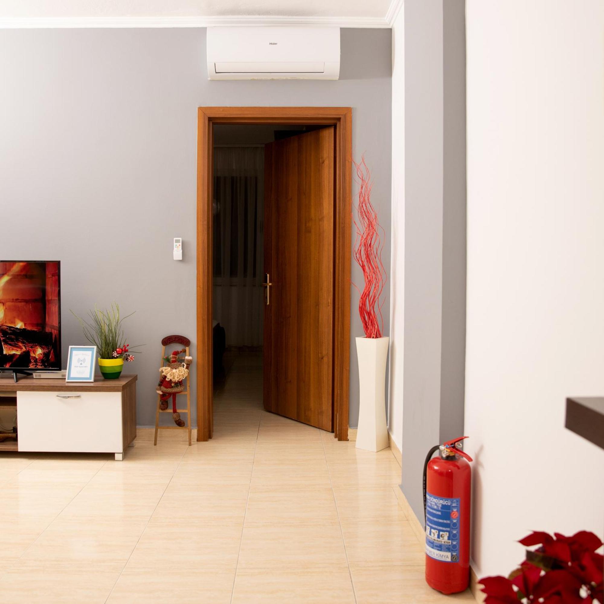Maris Apartment Tirana Buitenkant foto