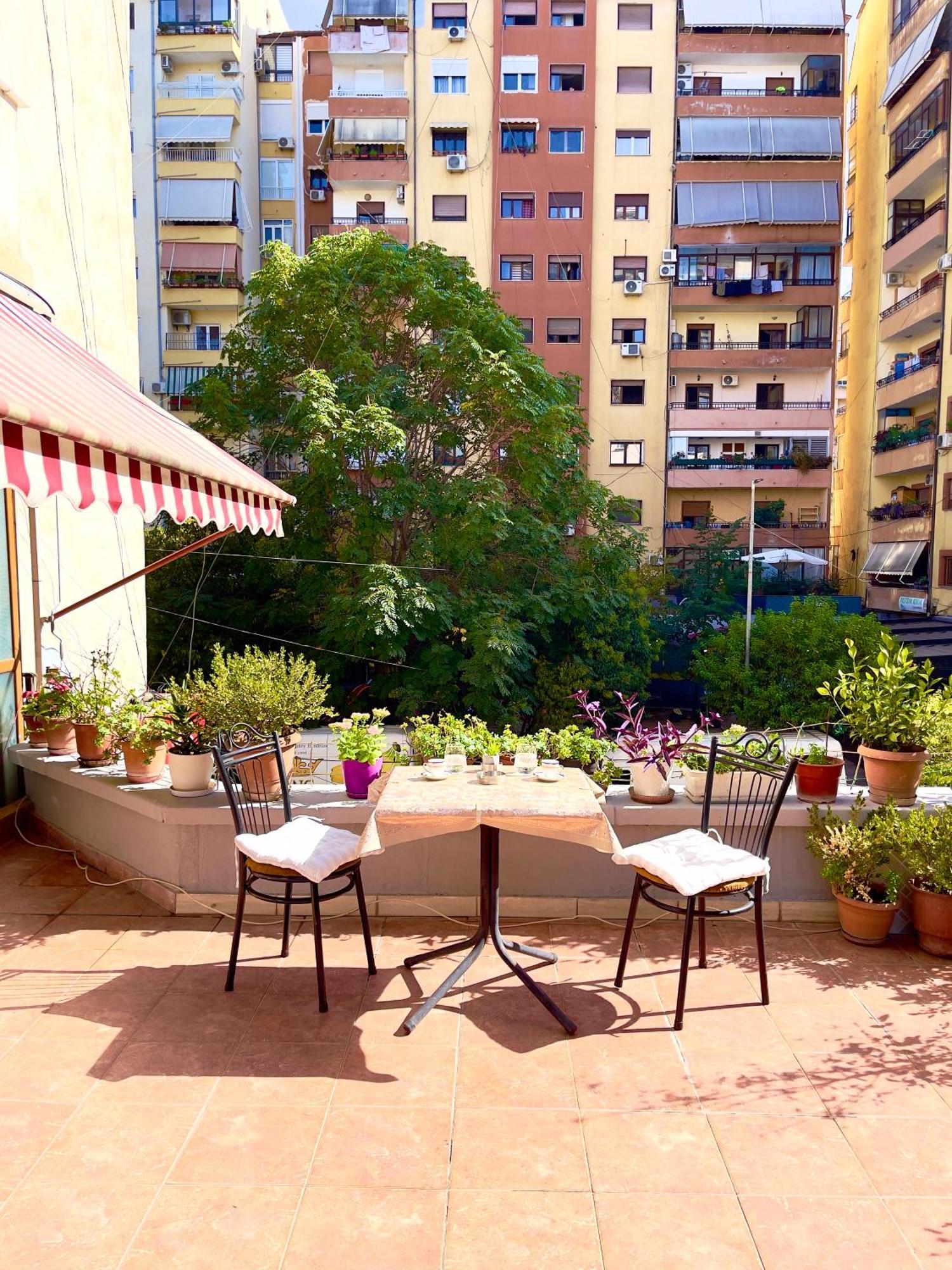 Maris Apartment Tirana Buitenkant foto
