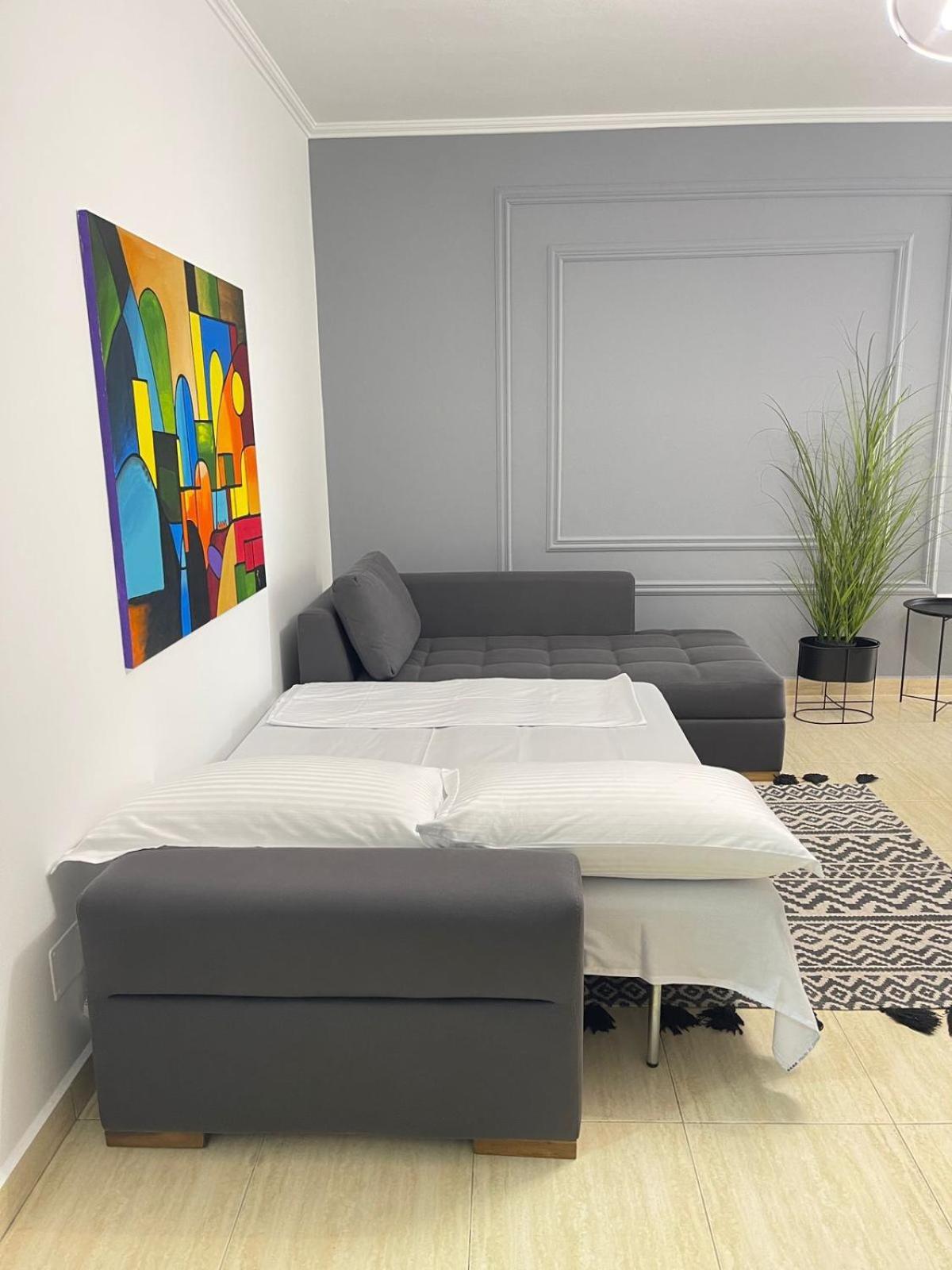 Maris Apartment Tirana Buitenkant foto